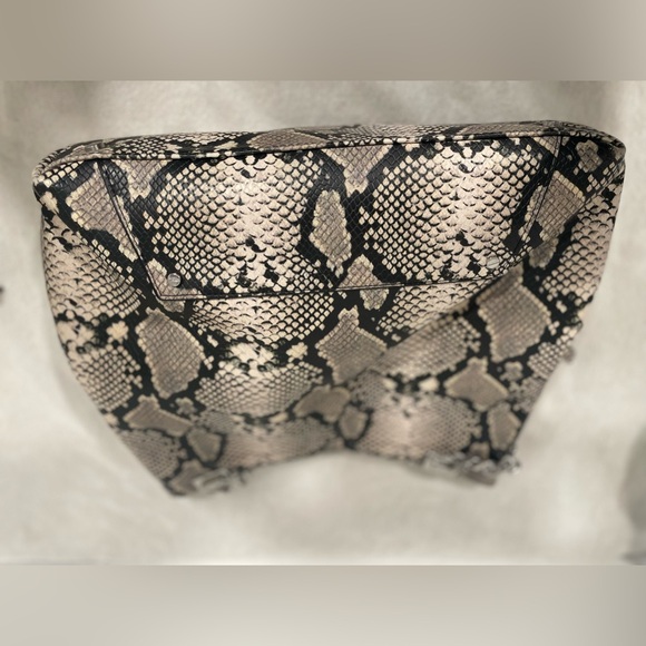 INC International
Concepts Trippii Chain Tote in snakeskin print - Picture 5 of 10